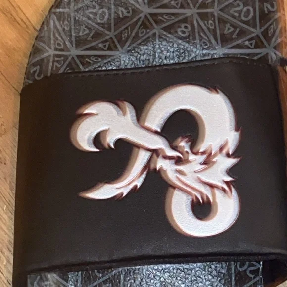 Dungeons and Dragons flip flop slide shower shoes MEN Size 11 or 12 NEW - Picture 2 of 7